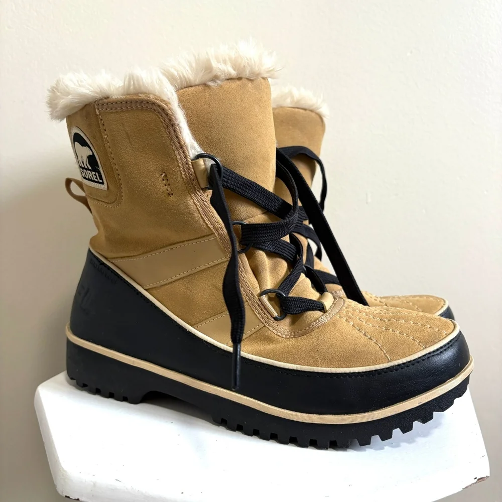 Sorel Tan and Black Fur-Lined Winter Boots - Picture 2 of 10